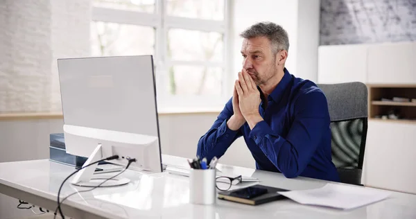 Düşünen Adam Sancağı Ofiste Düşünen Düşünen Dua — Stok fotoğraf