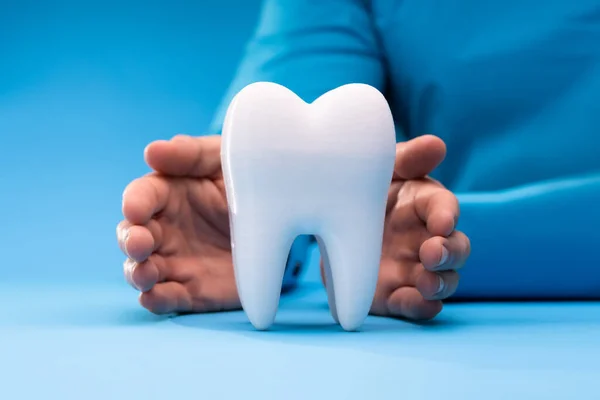 Οδοντιατρική Ασφάλεια Των Δοντιών Και Αντικαταστήσει Την Υπηρεσία Enamel — Φωτογραφία Αρχείου