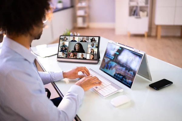 Watching Online Video Conference Meeting Office — Stock Photo, Image