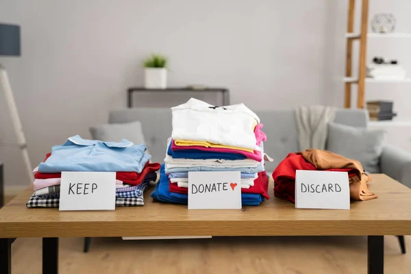 Kleiderschrank Deklarieren Mode Bewahren Und Spenden — Stockfoto