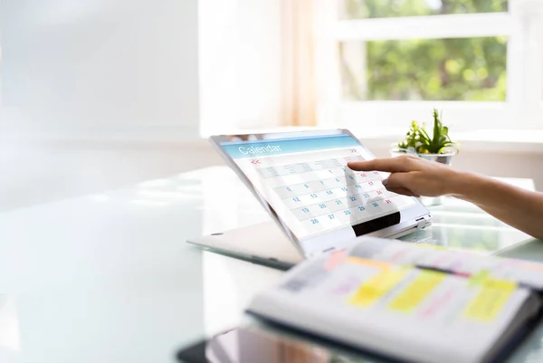 Online Agenda Business Planner Converteerbare Laptop — Stockfoto