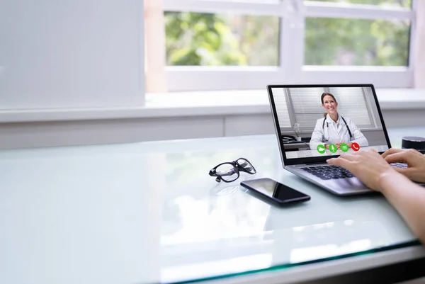 Online Videokonferencia Hívás Orvossal Laptopon — Stock Fotó