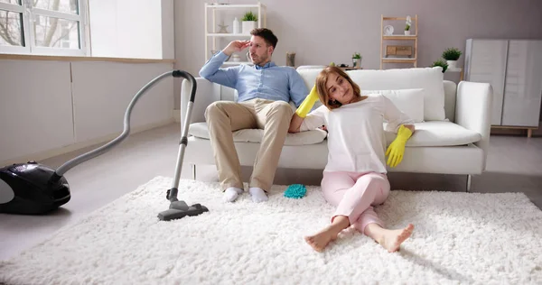 Bored Family Cleaning House Room Exhausted Couple — Stock Photo, Image