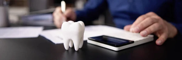 Pieniądze Ubezpieczenia Dentystycznego Dentysta Service Desk Implant Pieniądze — Zdjęcie stockowe