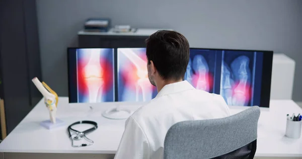 Dentista Que Usa Software Dental Tecnología Informática Para Radiografía Dientes — Foto de Stock