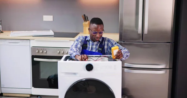 Çamaşır Makinesi Tamir Mutfağa Kurulum — Stok fotoğraf