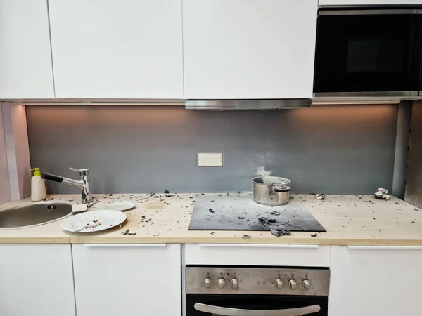 Cucina Sporca Sporca Disordinata Pulizia Interna Dopo Cook Burn Incidente — Foto Stock