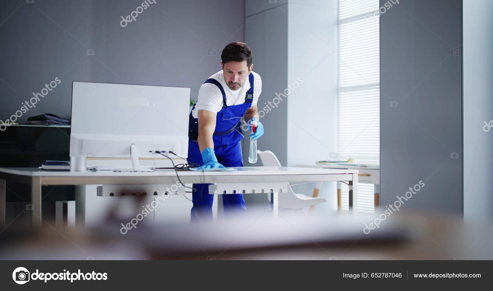 Professional Workplace Janitor Service Office Desk Cleaning — Stock ...