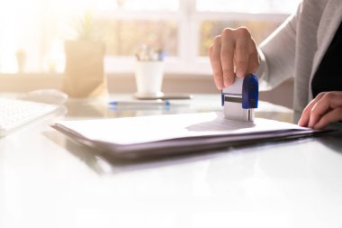 Kamu Noteri Sözleşmesi Belgesi Ofiste