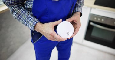 Elektrikçi Duman Detektörü. Yangın Alarm Testi ve Kurulumu