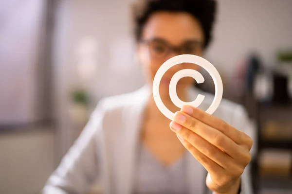 Σύμβολο Προστασίας Πνευματικών Δικαιωμάτων Εγγραφή Εμπορικού Σήματος Και Λογότυπου — Φωτογραφία Αρχείου