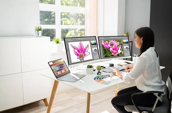 Graphic Designer Artist Working Multiple Computer Screens — Stock Photo, Image
