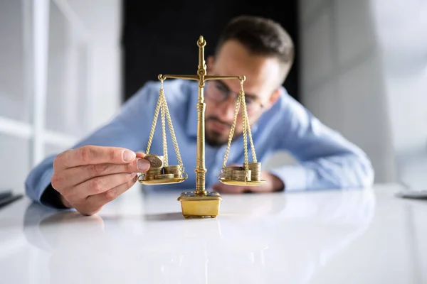 Money Justice Scale Lawyer Balancing Wealth — Foto Stock