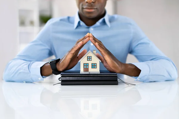 Afroamerikanische Haushypothekenversicherung Und Versicherungsschutz — Stockfoto