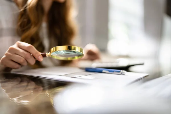 Business Fraud Investigation Using Magnifying Glass Finance Tax — Stock Photo, Image