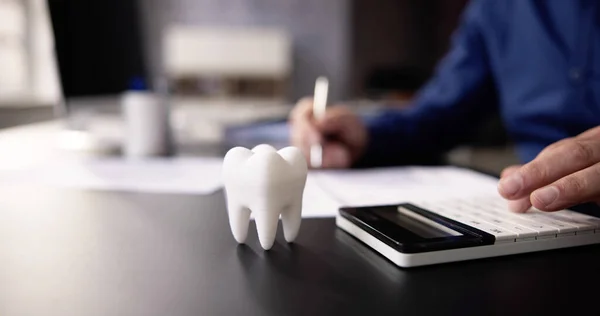 Dinheiro Seguro Dental Dentista Service Desk Implante Dinheiro — Fotografia de Stock