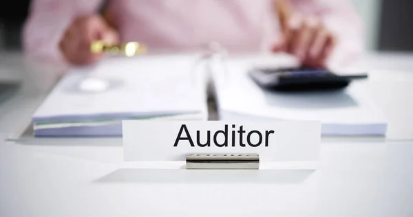 Auditor Consulting Nameplate Office Inglés Fraude Fiscal Contable —  Fotos de Stock