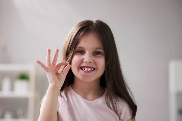 Miúdo Com Dentes Leite Criança Sem Dente — Fotografia de Stock