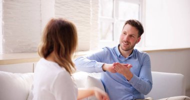 İşaret dilini öğreniyorum. Odiyoloji Engelli Kişi