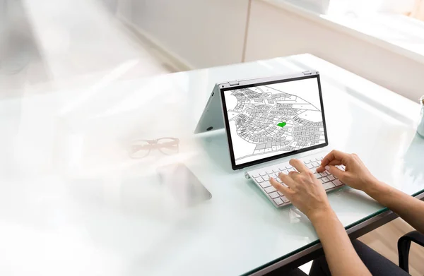 Кадастровая Цифровая Карта Экране Ноутбука Бизнеса — стоковое фото