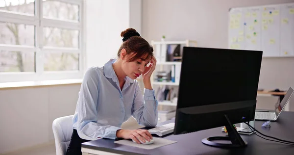 Stressed Sick Employee Woman Computer Desk — Photo