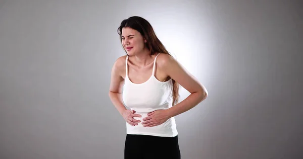 Kobieta Cierpiąca Ból Brzucha Ból Brzucha — Zdjęcie stockowe