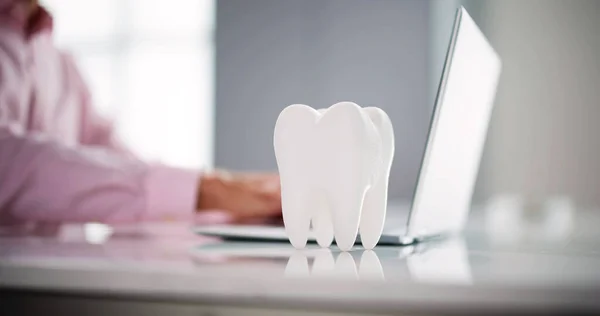 Assicurazione Dentistica Online Disegno Legge Dentista Denaro Finanza — Foto Stock