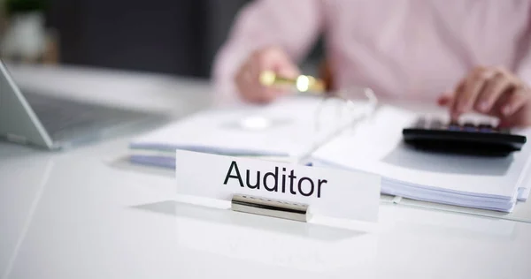 Auditor Consulting Nameplate Office Inglés Fraude Fiscal Contable —  Fotos de Stock