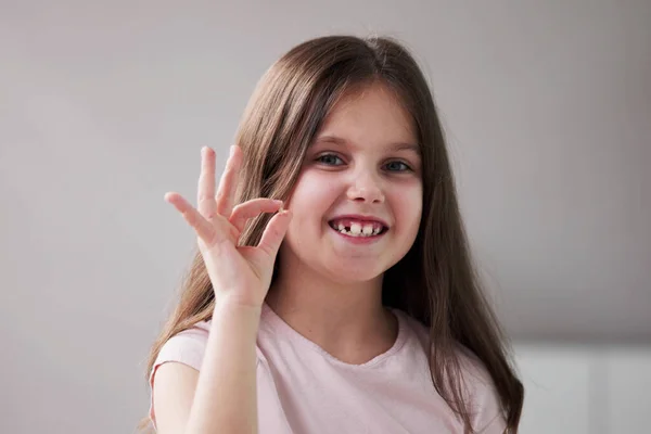 Парень Молочными Зубами Ребенок Зуба — стоковое фото