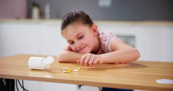 Child Reaching Medicine Domestic Kid Accident Safety — Stock Photo, Image