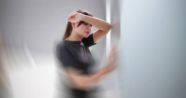 Femme Vertigineuse Avec Perte Équilibre Trouble Vertige — Photo
