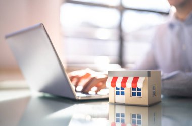 Küçük işletme çevrimiçi alışveriş ve yerel dükkan desteği