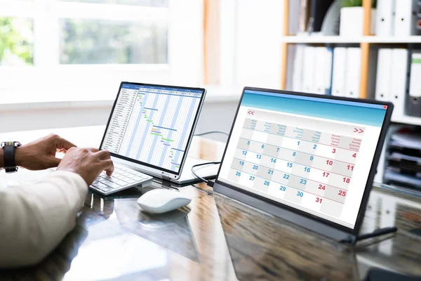 Gantt Zeitplan Plan Auf Laptop Bildschirm Büro — Stockfoto