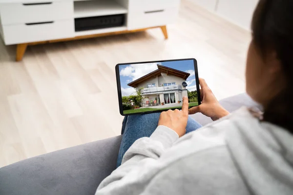 Online Real Estate Home Search Tablet Computador — Fotografia de Stock