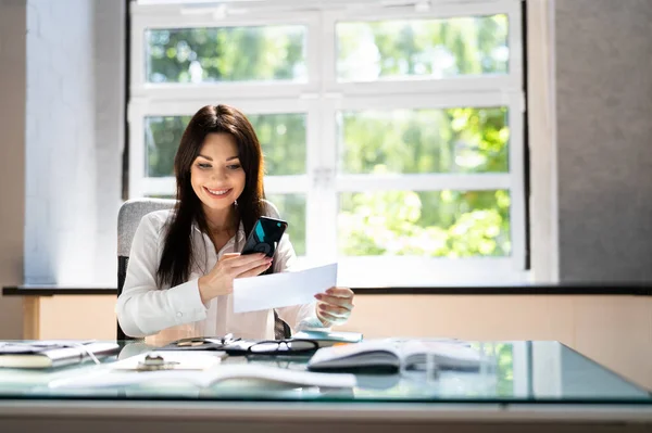 Borg Afstand Met Behulp Van Mobiele Telefoon Controleopname — Stockfoto