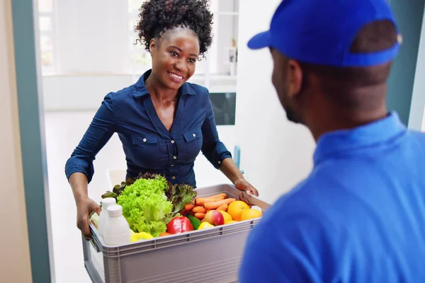 African Man Grocery Food Online Order Delivery — Stock Photo, Image