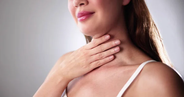 Заболевание Щитовидной Железы Женщина Болью Горле — стоковое фото