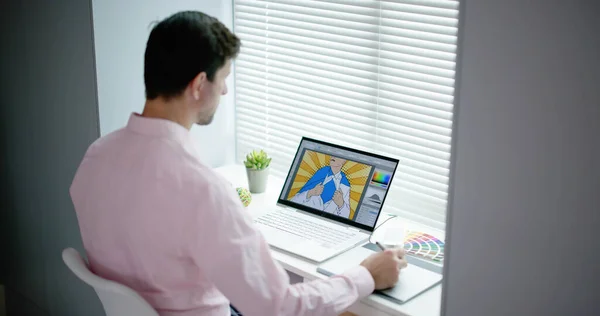 Diseñador Masculino Que Usa Tableta Gráfica Mientras Trabaja Computadora —  Fotos de Stock