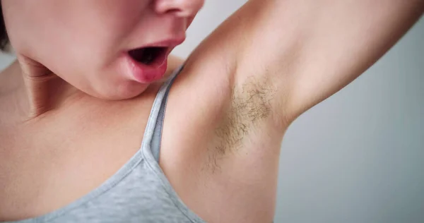 Young Woman Hairy Armpit Hair Removal Shaving — Stock Photo, Image