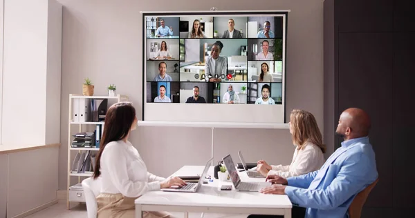 Videokonferenzschaltung Bei Geschäftstreffen Gruppenkonferenzen — Stockfoto
