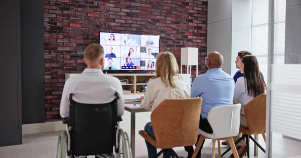 Reunião Equipe Virtual Videoconferência Diversa Escritório — Fotografia de Stock