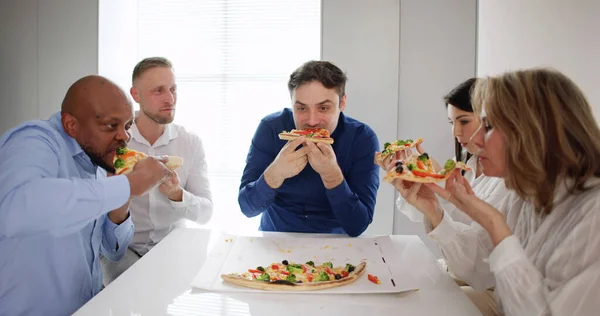 Group Multiethnic Friends Eating Pizza Together — Stock Photo, Image