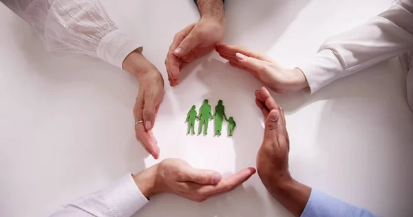 Businesspersons Hand Protecting Family Figure Cut Out — 스톡 사진