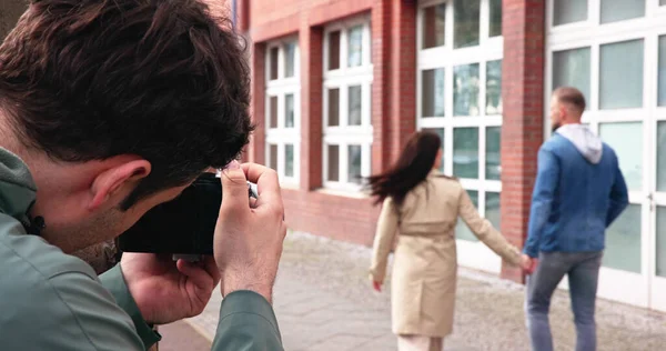 Detektif Swasta Memata Matai Selingkuhan Istri — Stok Foto