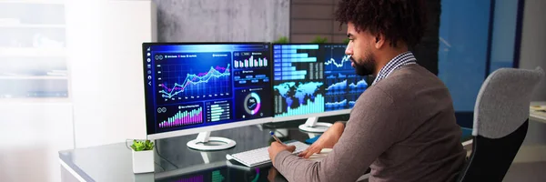 Financial Business Analytics Painel Dados Homem Analista — Fotografia de Stock