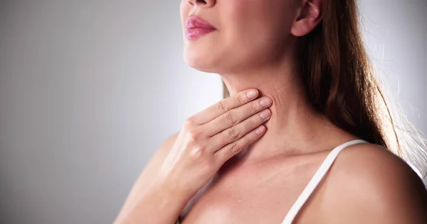 Заболевание Щитовидной Железы Женщина Болью Горле — стоковое фото