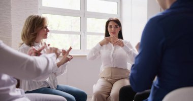 Engelli Sağırlar İçin İşaret Dili Öğrenme