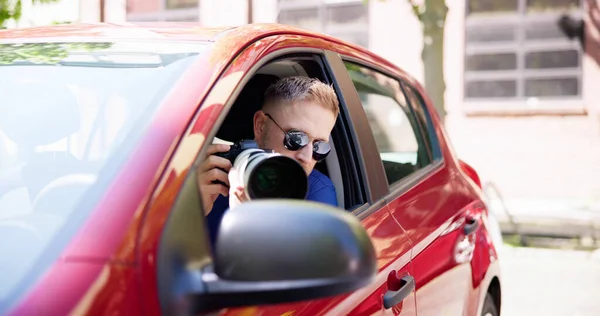 Ιδιωτική Κατάσκοπος Στο Αυτοκίνητο Λήψη Φωτογραφιών Ντετέκτιβ — Φωτογραφία Αρχείου