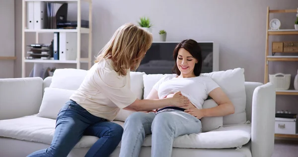 Pregnant Woman Baby Support Massage Exercise Service — ストック写真