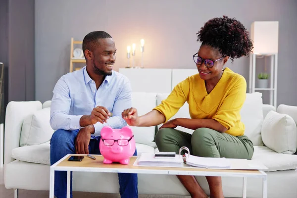 Heureux Couple Africain Faisant Retraite Plan Financier Budget Argent — Photo